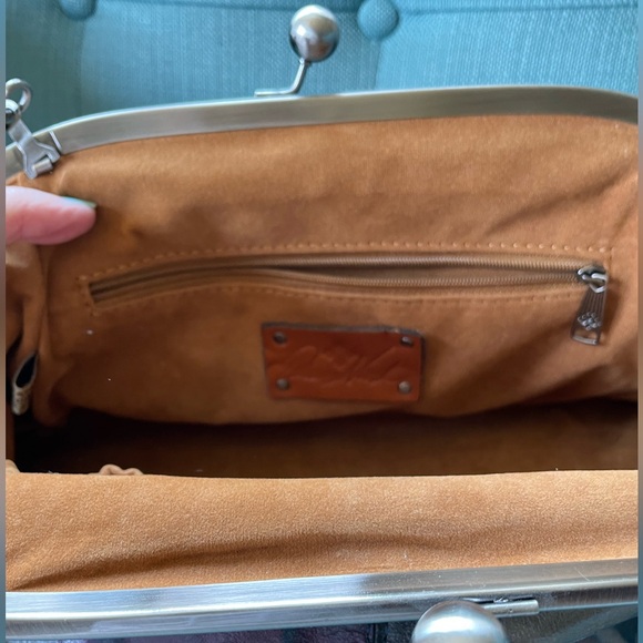 Gorgeous floral Mia kiss-lock clutch crossbody bag - Picture 6 of 8